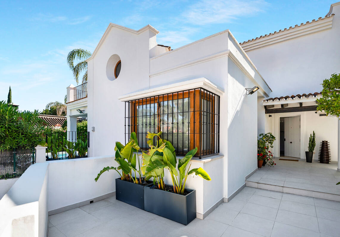 Villa élégante Sud-Facing dans un quartier assez résidentiel