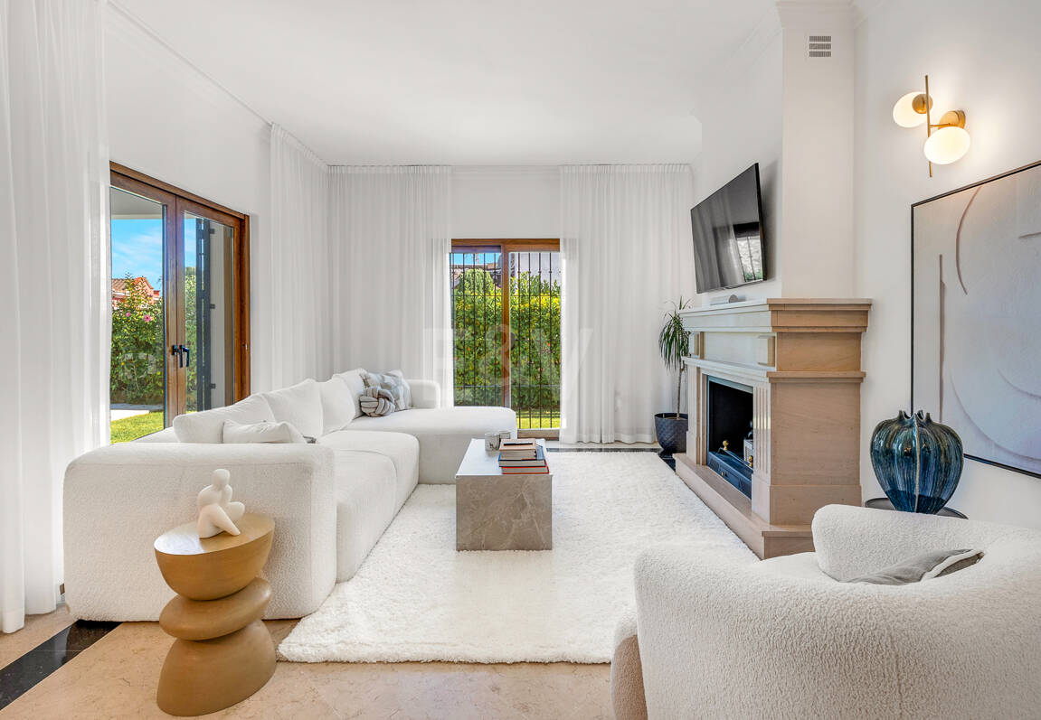 Elegant South-Facing Villa in the Prestigious Residential Area of Nagüeles