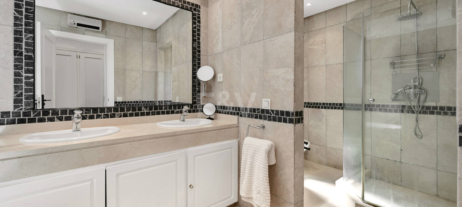 Elegante villa orientada al sur en la prestigiosa zona residencial de Nagüeles