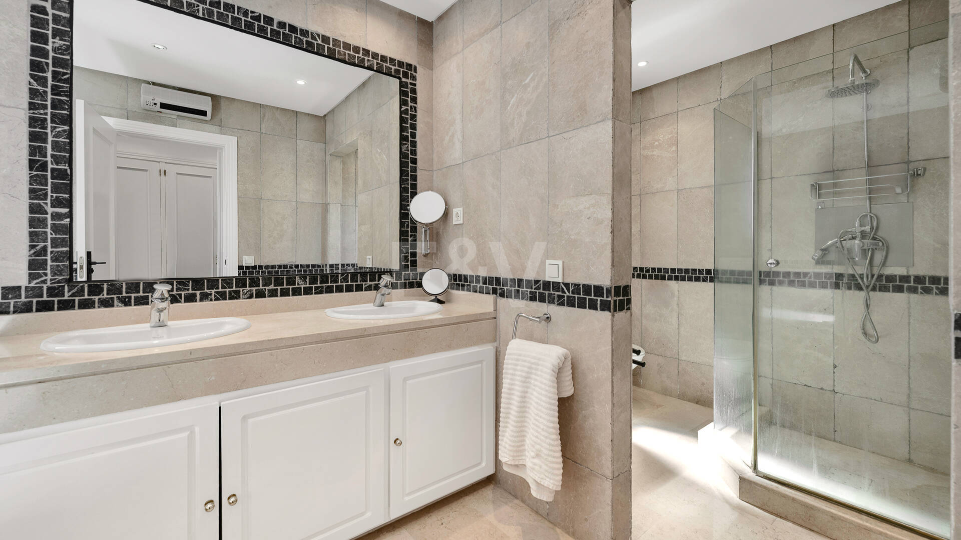 Elegante, nach Süden ausgerichtete Villa im prestigeträchtigen Wohnviertel Nagüeles