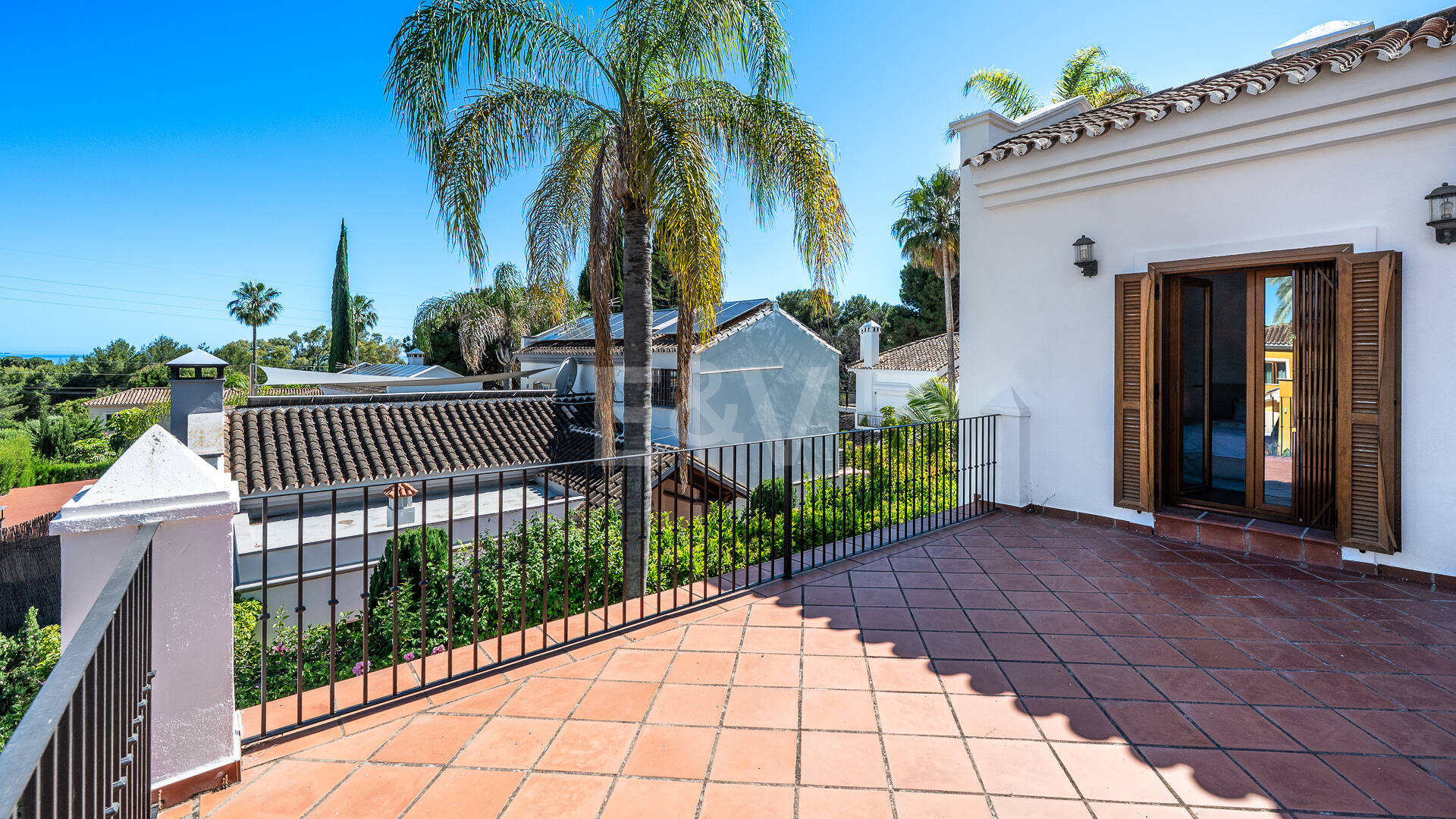 Elegant South-Facing Villa in the Prestigious Residential Area of Nagüeles