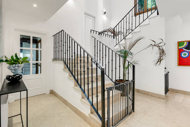 Elegant South-Facing Villa in the Prestigious Residential Area of Nagüeles