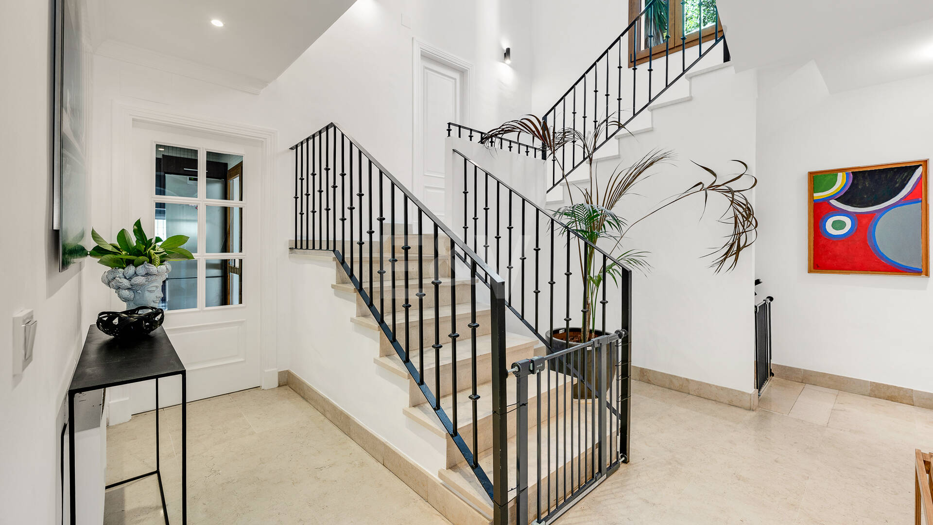 Elegant South-Facing Villa in the Prestigious Residential Area of Nagüeles