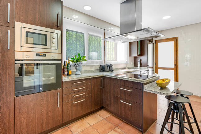 Elegant South-Facing Villa in the Prestigious Residential Area of Nagüeles