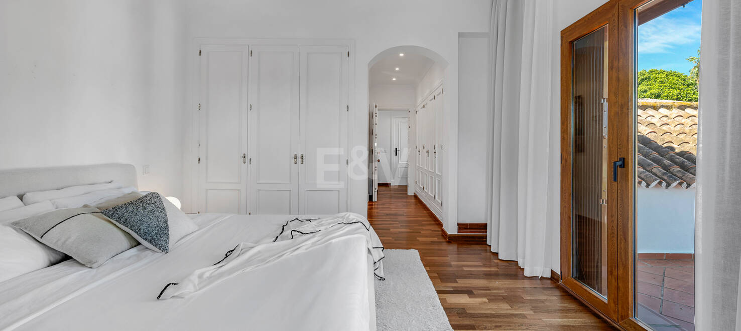 Elegante villa orientada al sur en la prestigiosa zona residencial de Nagüeles