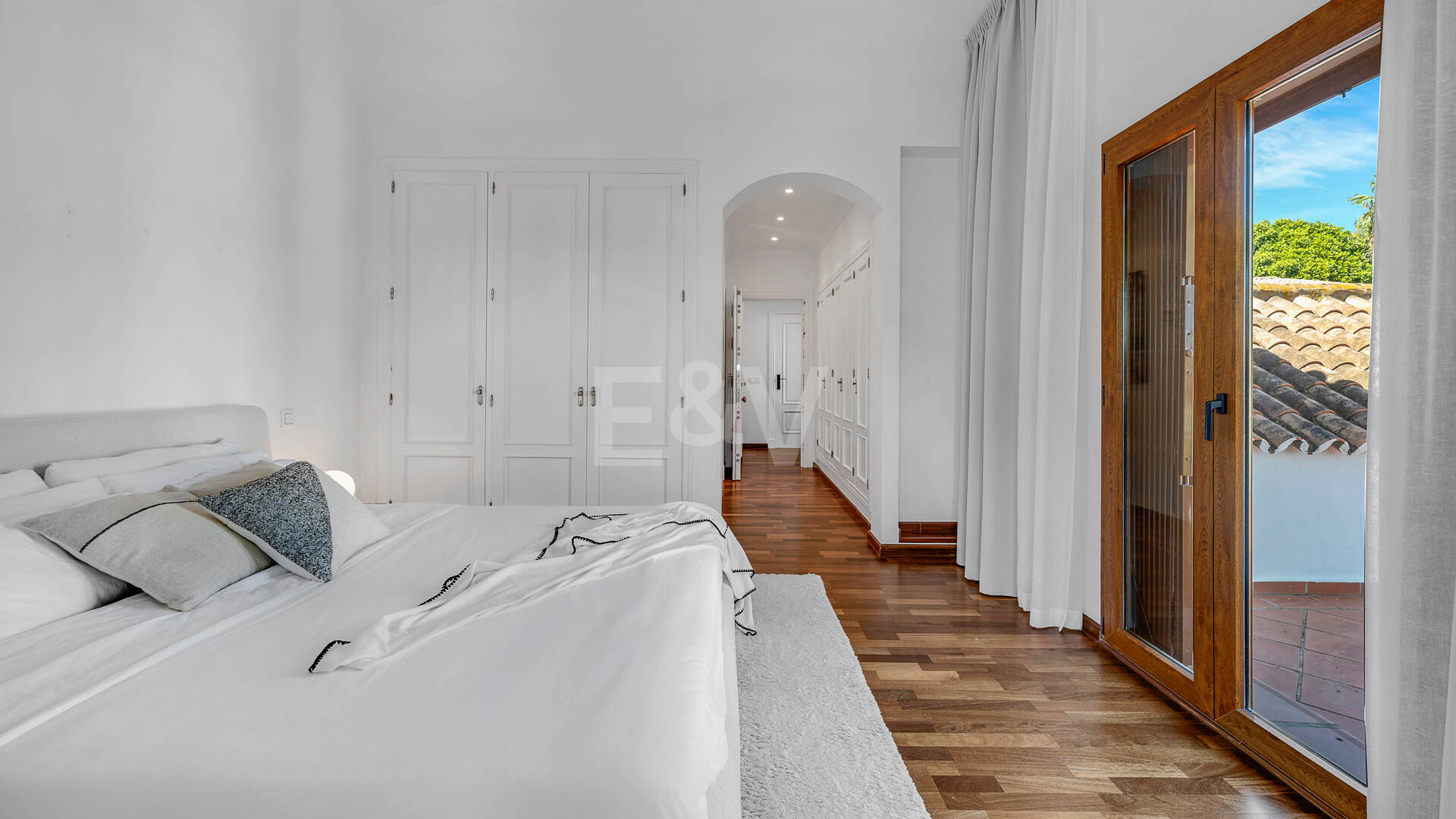 Elegant South-Facing Villa in the Prestigious Residential Area of Nagüeles