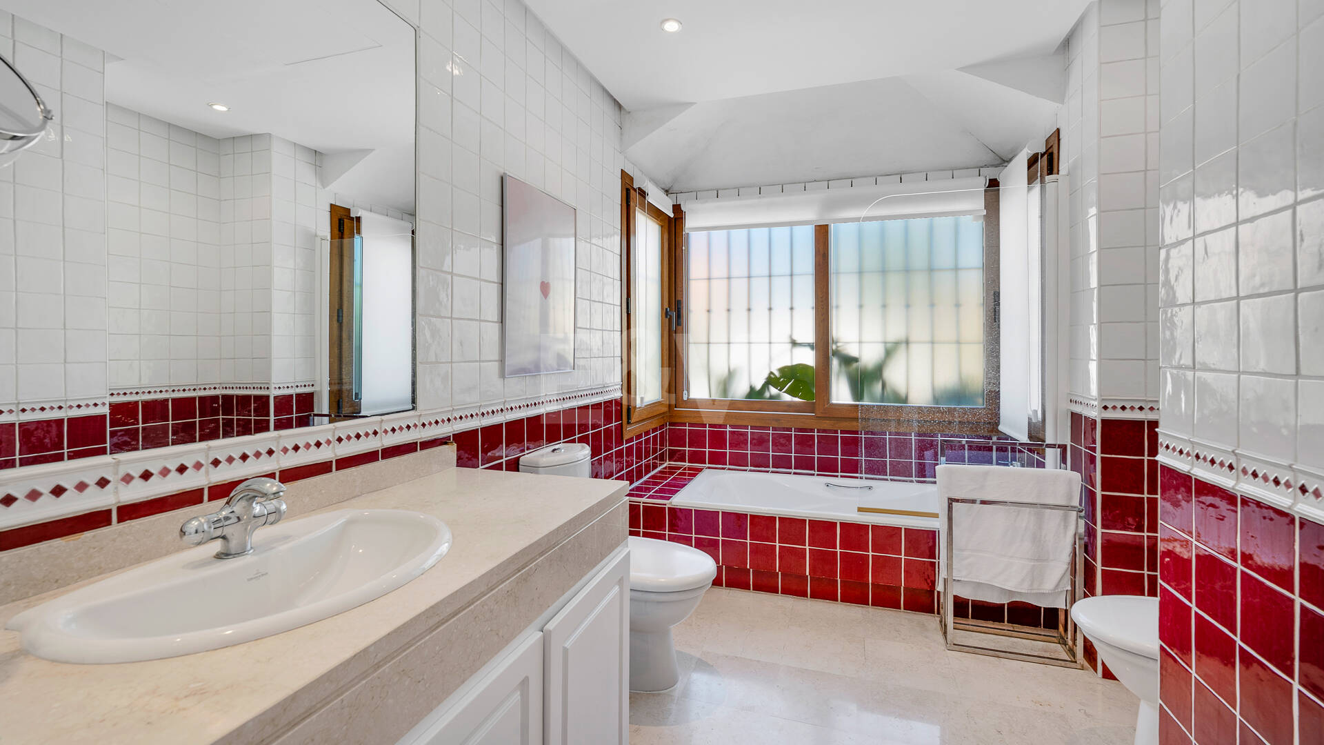 Elegante, nach Süden ausgerichtete Villa im prestigeträchtigen Wohnviertel Nagüeles