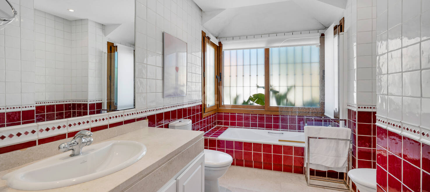 Elegante villa orientada al sur en la prestigiosa zona residencial de Nagüeles