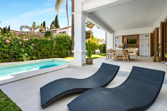 Elegant South-Facing Villa in the Prestigious Residential Area of Nagüeles