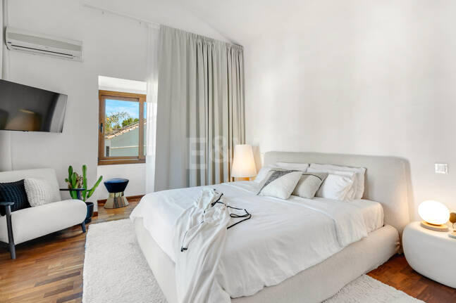 Elegant South-Facing Villa in the Prestigious Residential Area of Nagüeles