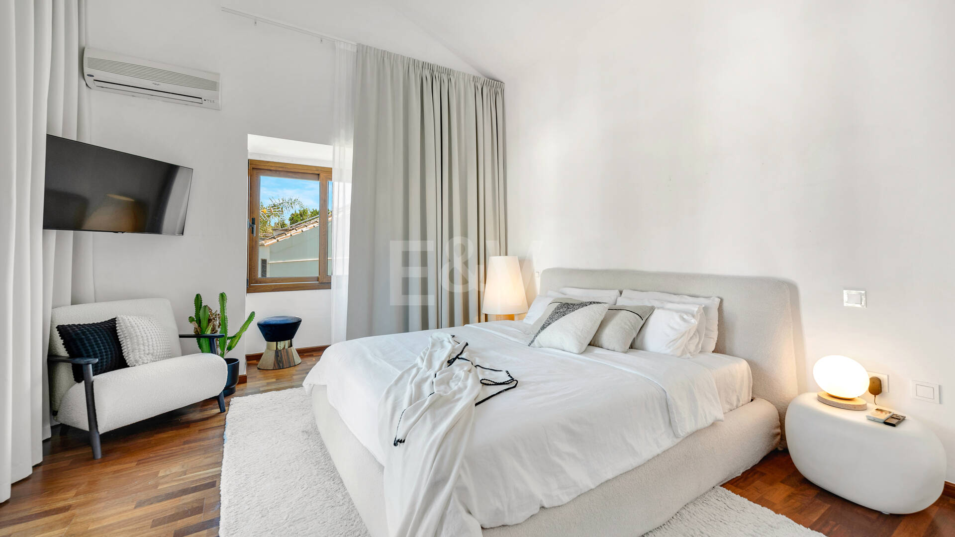 Elegant South-Facing Villa in the Prestigious Residential Area of Nagüeles