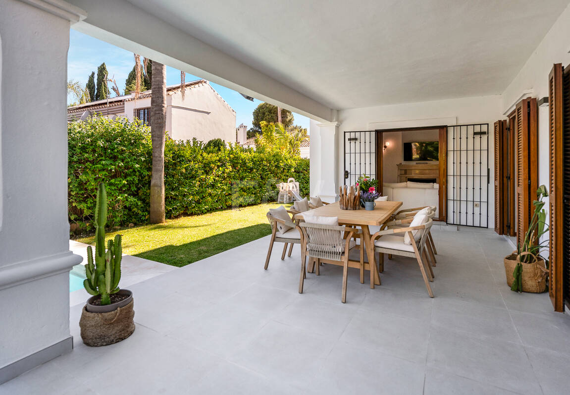 Elegant South-Facing Villa in the Prestigious Residential Area of Nagüeles