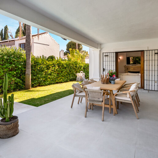 Elegant South-Facing Villa in the Prestigious Residential Area of Nagüeles