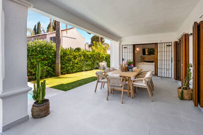 Elegant South-Facing Villa in the Prestigious Residential Area of Nagüeles