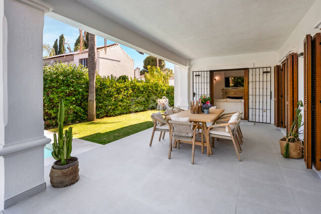 Elegant South-Facing Villa in the Prestigious Residential Area of Nagüeles