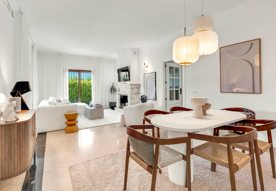 Elegant South-Facing Villa in the Prestigious Residential Area of Nagüeles