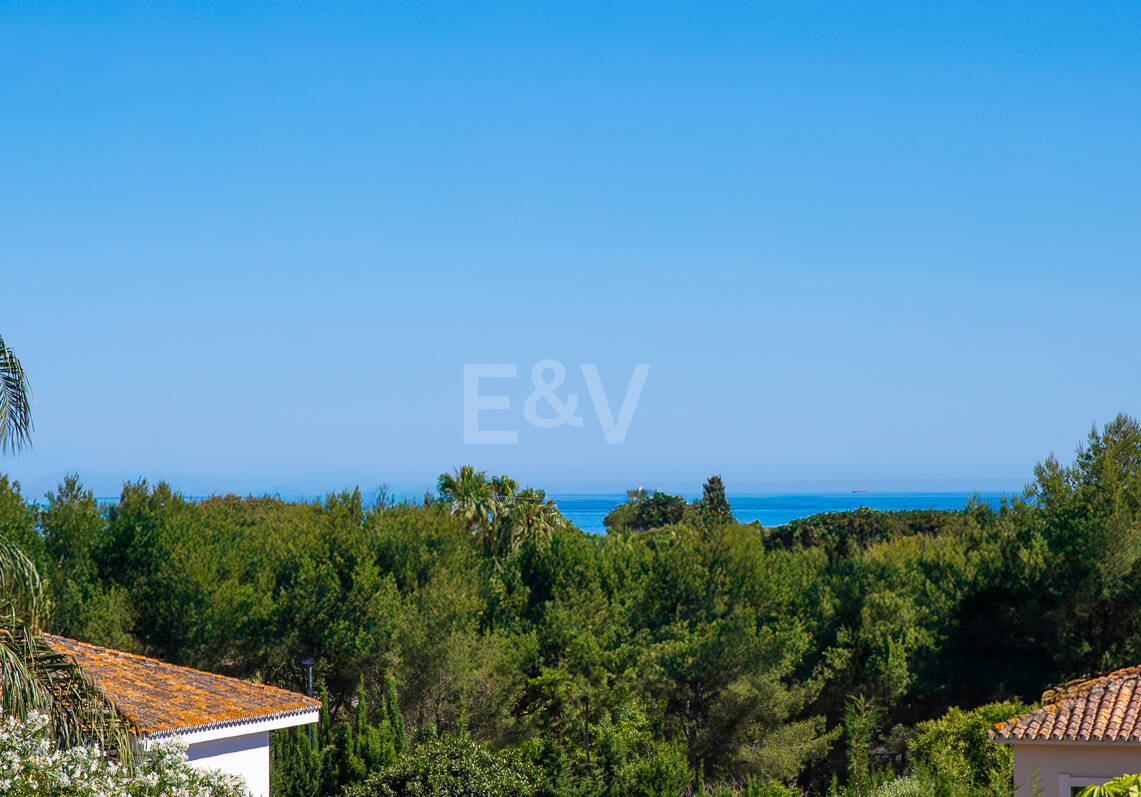 Villa élégante Sud-Facing dans un quartier assez résidentiel