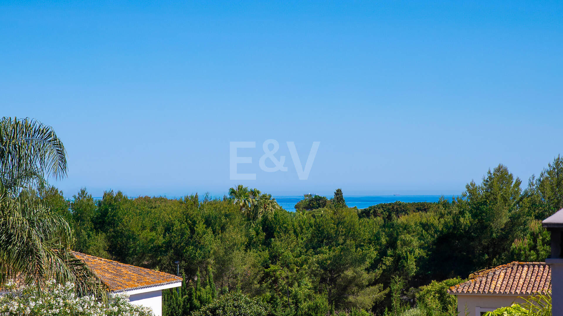 Elegant South-Facing Villa in the Prestigious Residential Area of Nagüeles