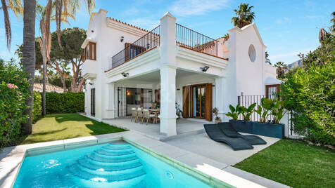 Elegante villa orientada al sur en la prestigiosa zona residencial de Nagüeles