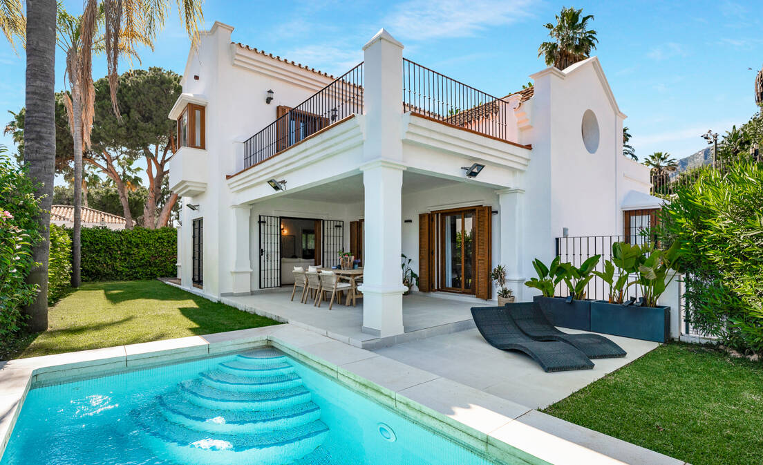 Elegant South-Facing Villa in the Prestigious Residential Area of Nagüeles