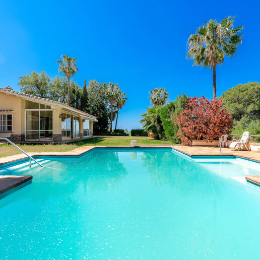 Possibilité d'investissement unique avec 5250m2 terrain dans la prestigieuse région d'Elviria