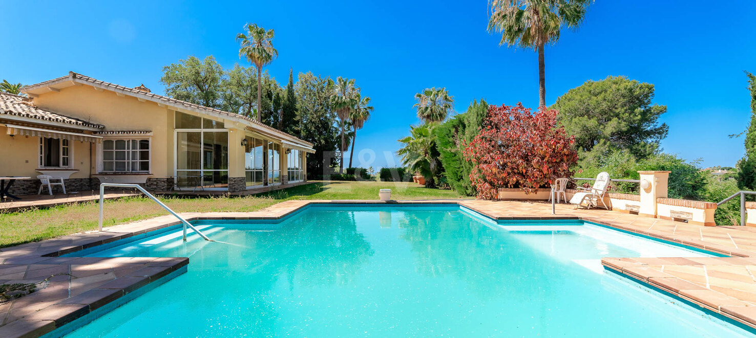 Possibilité d'investissement unique avec 5250m2 terrain dans la prestigieuse région d'Elviria