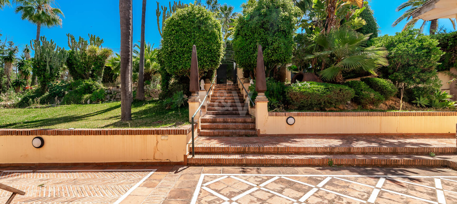Possibilité d'investissement unique avec 5250m2 terrain dans la prestigieuse région d'Elviria