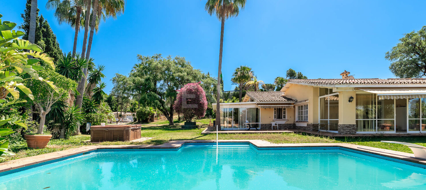 Possibilité d'investissement unique avec 5250m2 terrain dans la prestigieuse région d'Elviria