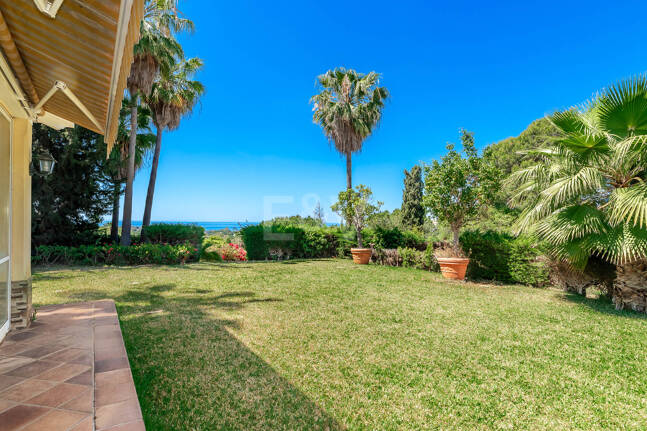 Oportunidad de inversión única con parcela de 5250m2 en la prestigiosa zona de Elviria