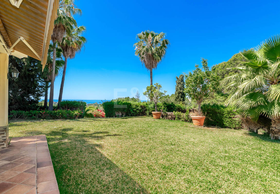 Oportunidad de inversión única con parcela de 5250m2 en la prestigiosa zona de Elviria