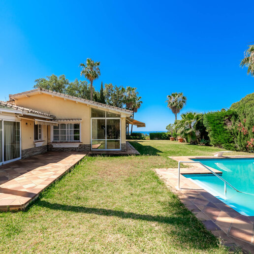 Possibilité d'investissement unique avec 5250m2 terrain dans la prestigieuse région d'Elviria