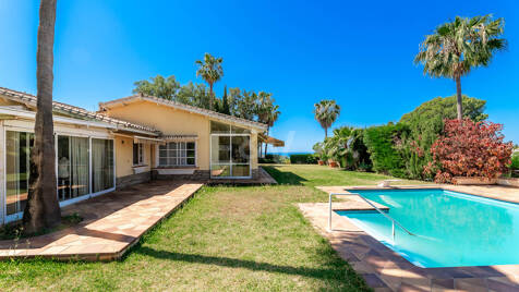 Unique investment opportunity with 5250m2 plot in prestigious area of Elviria