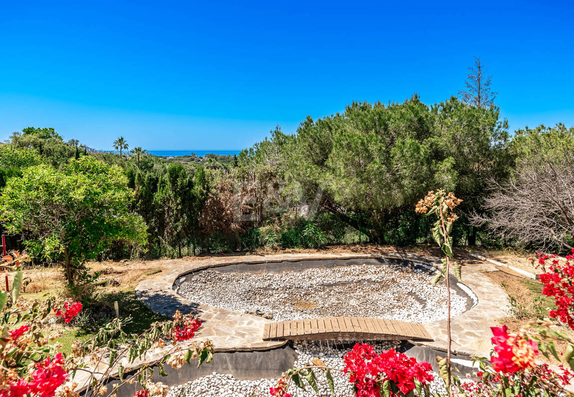 Oportunidad de inversión única con parcela de 5250m2 en la prestigiosa zona de Elviria