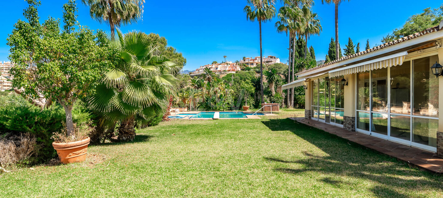 Possibilité d'investissement unique avec 5250m2 terrain dans la prestigieuse région d'Elviria