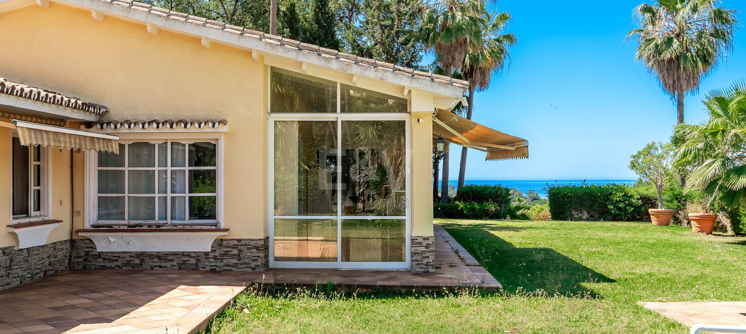 Oportunidad de inversión única con parcela de 5250m2 en la prestigiosa zona de Elviria