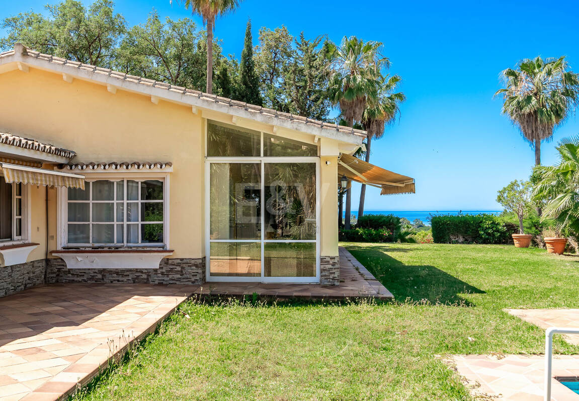 Oportunidad de inversión única con parcela de 5250m2 en la prestigiosa zona de Elviria