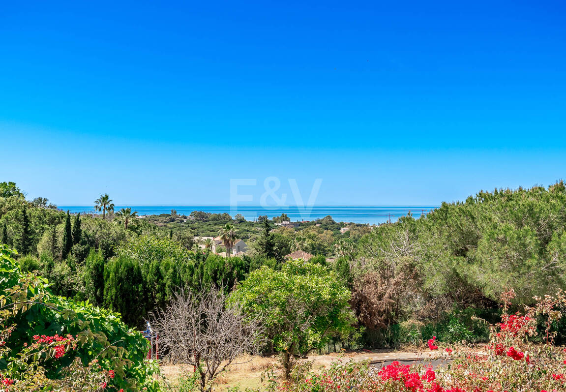 Oportunidad de inversión única con parcela de 5250m2 en la prestigiosa zona de Elviria