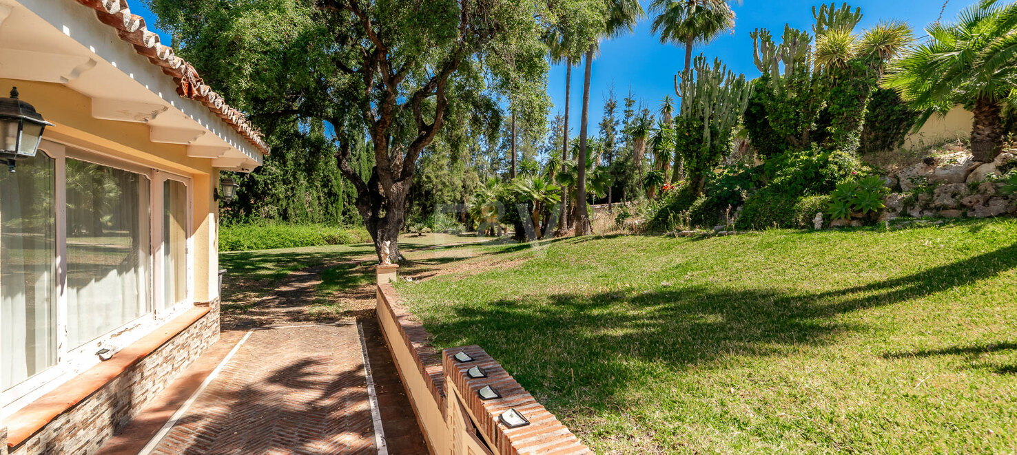 Possibilité d'investissement unique avec 5250m2 terrain dans la prestigieuse région d'Elviria