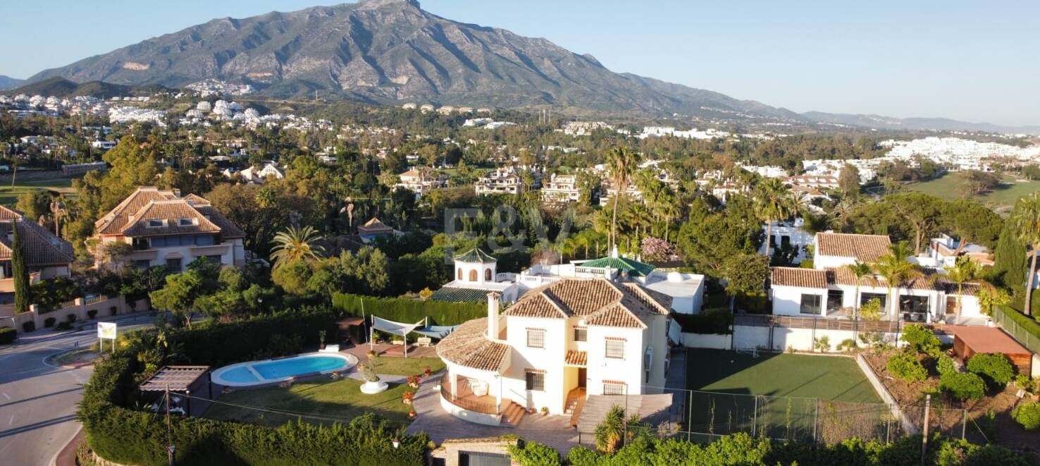 Investment Opportunity - Villa on double Plot with La Concha views