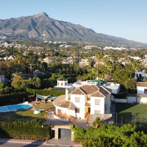 Investment Opportunity - Villa on double Plot with La Concha views