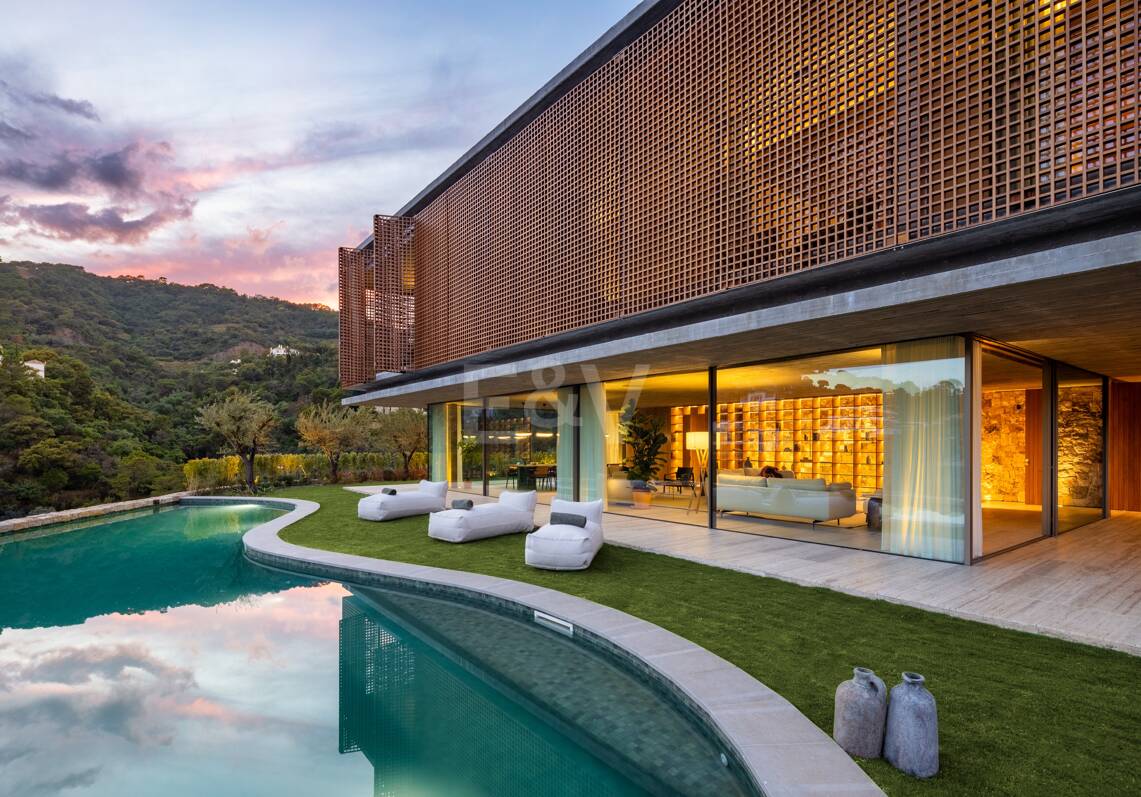 Villa Alia, El Madroñal - Escape to Elevated Living