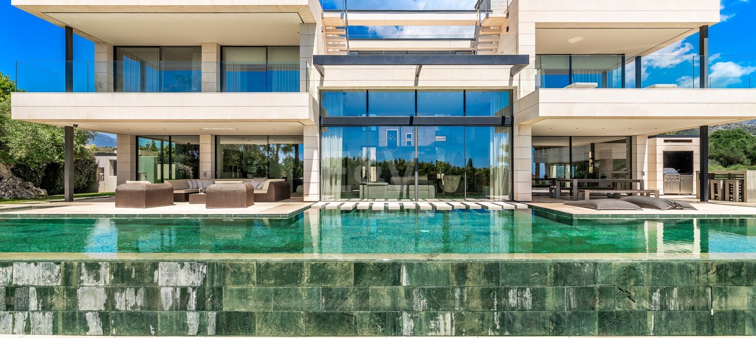 Exquisite Modern Villa with a separate guest house in Marbella’s Prestigious Golden Mile