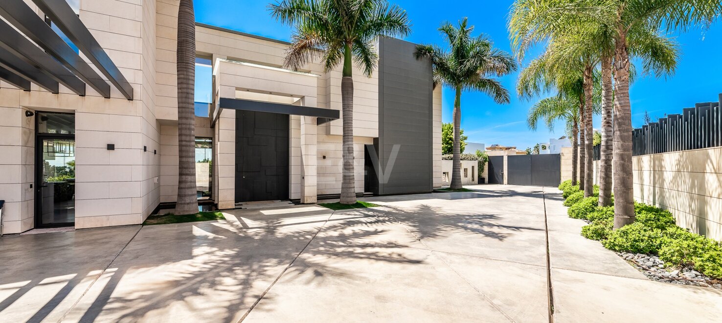 Exquisite Modern Villa with a separate guest house in Marbella’s Prestigious Golden Mile