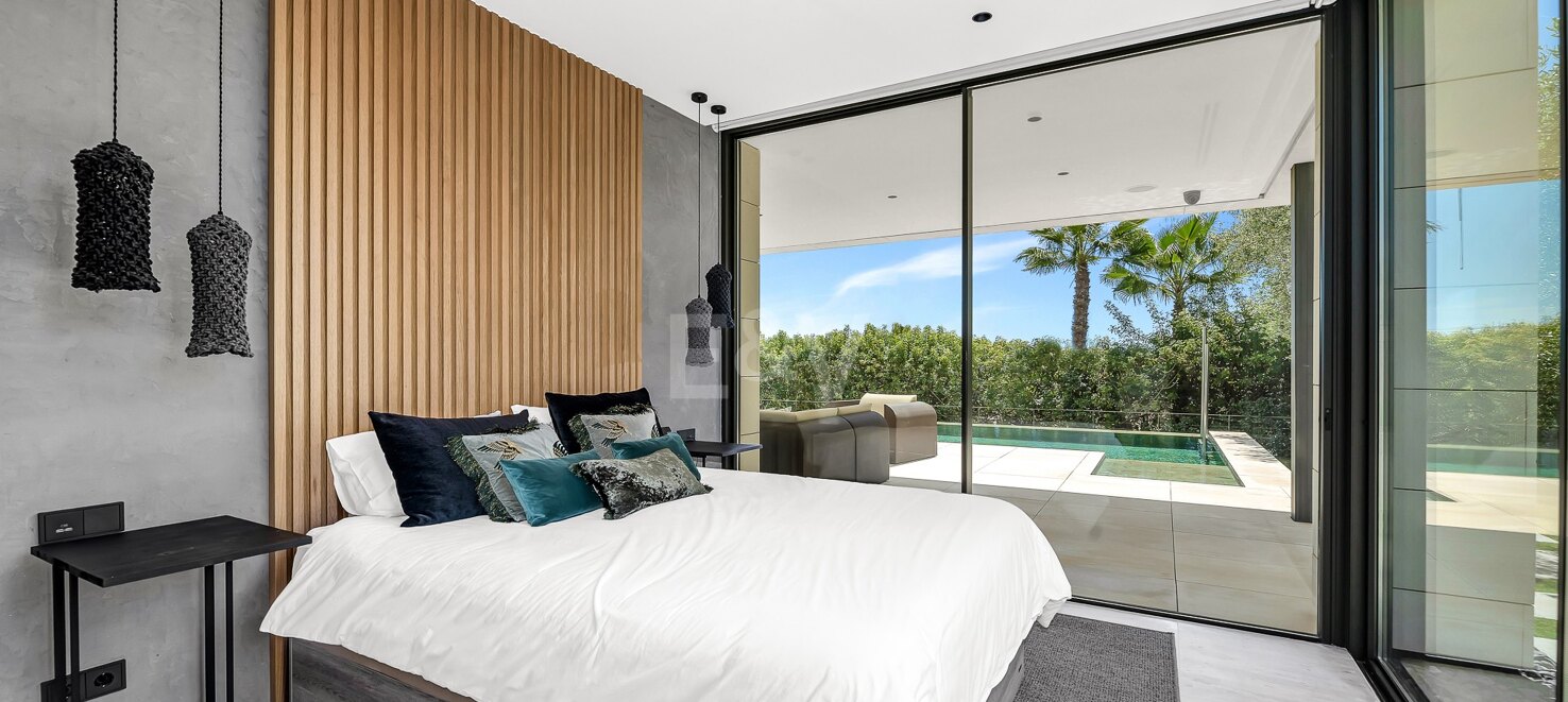 Exquisite Modern Villa with a separate guest house in Marbella’s Prestigious Golden Mile