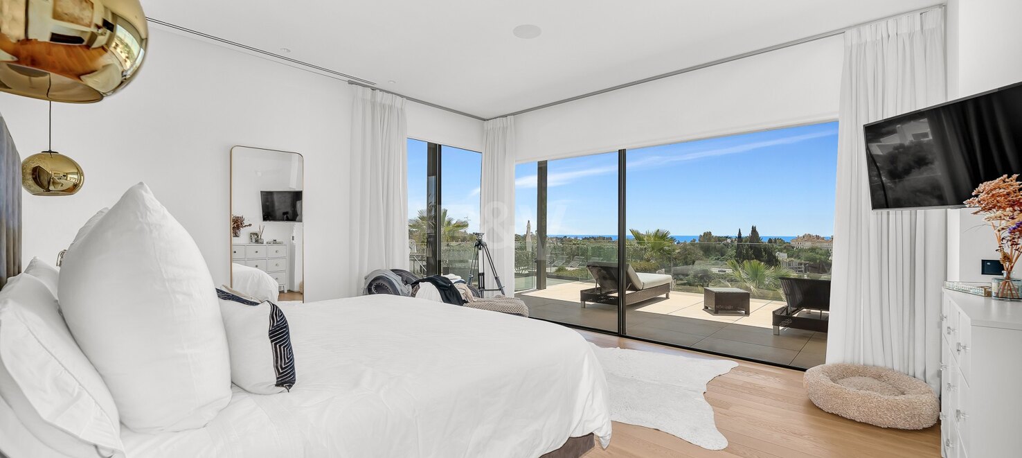 Exquisite Modern Villa with a separate guest house in Marbella’s Prestigious Golden Mile