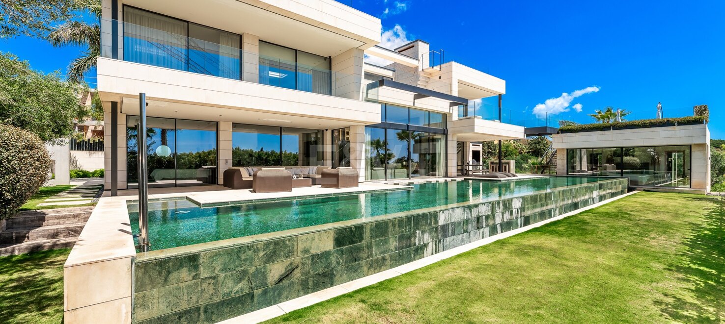 Exquisite Modern Villa with a separate guest house in Marbella’s Prestigious Golden Mile