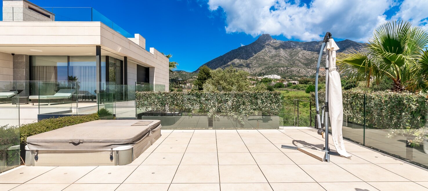 Exquisite Modern Villa with a separate guest house in Marbella’s Prestigious Golden Mile
