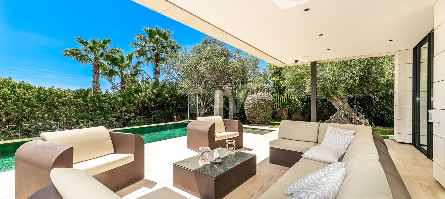Exquisite Modern Villa with a separate guest house in Marbella’s Prestigious Golden Mile