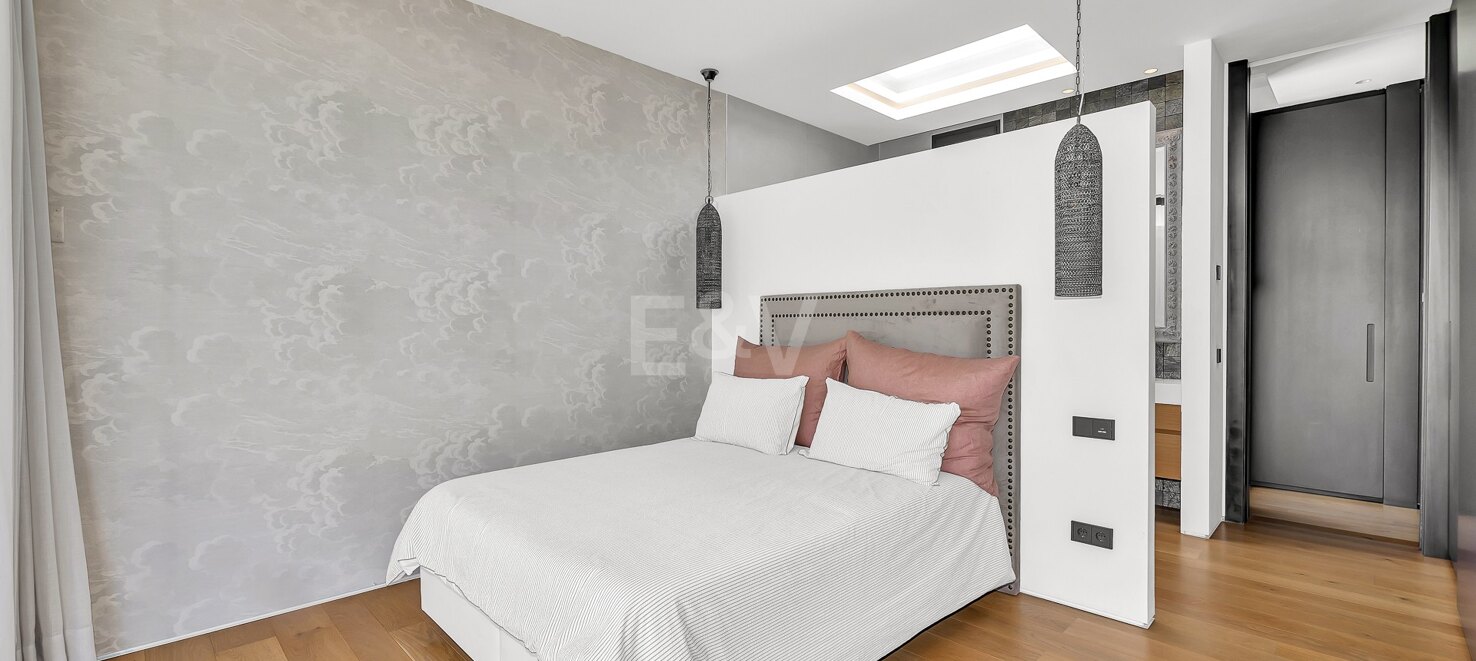 Exquisite Modern Villa with a separate guest house in Marbella’s Prestigious Golden Mile