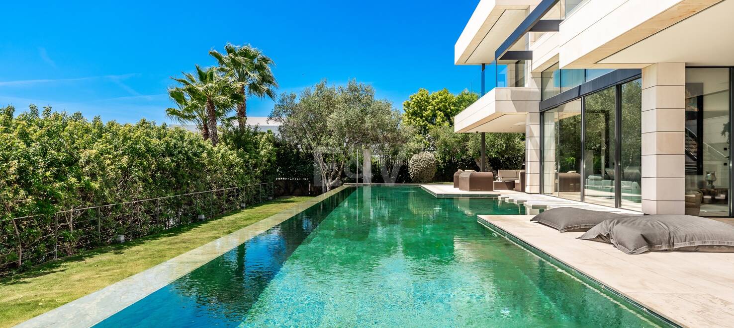 Villa de lujo de estilo contemporáneo con impresionantes vistas en Lomas del Virrey